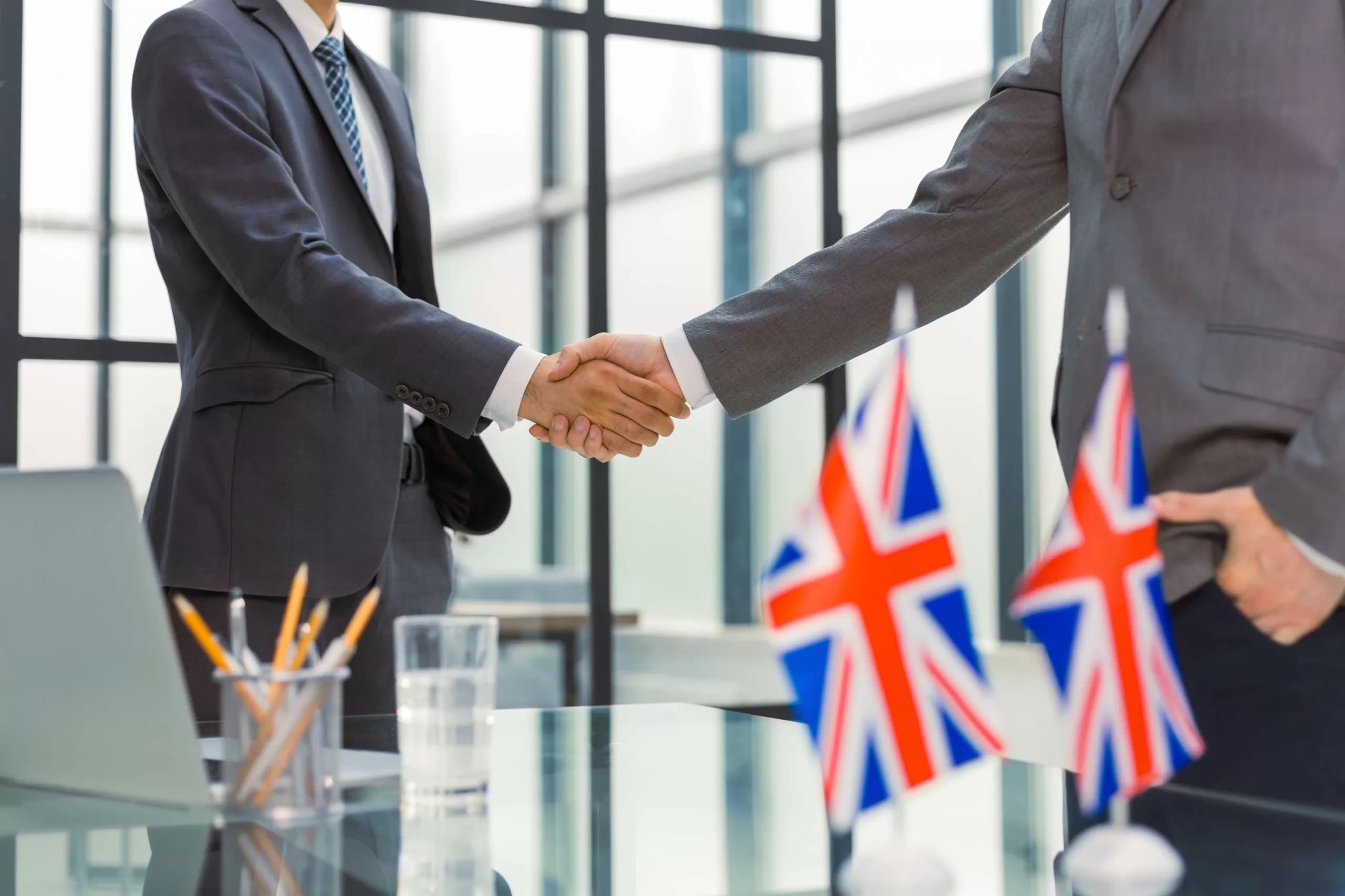 united-kingdom-american-leaders-shaking-hands-deal-agreement